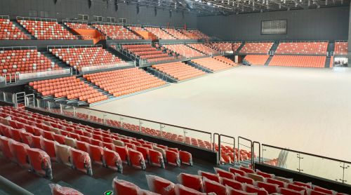 場(chǎng)館座椅的“骨骼”之謎：吹塑 vs 注塑，為何征途座椅選擇氣輔注塑？?